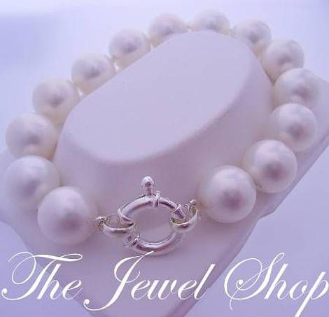Coco 12mm Shell Pearl Bolt Ring Bracelet