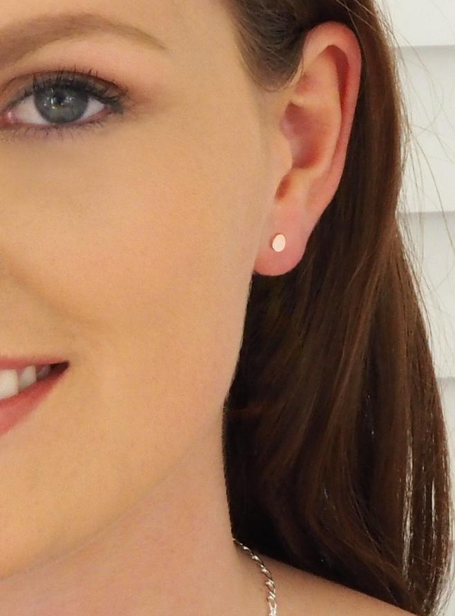 Dakota Small Flat Circle Stud Earrings in Rose