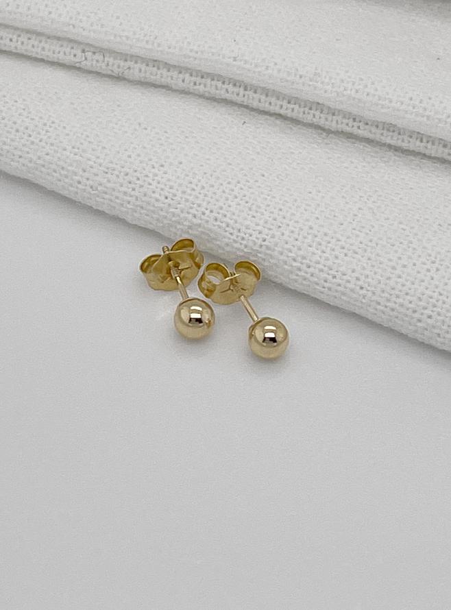 Ali 14ct Gold Ball Stud Earrings in 4mm