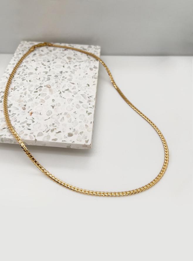 Aurelia Flat Oval Curb Necklace Chain in 9ct Gold