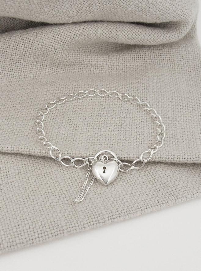 Curb Puffed Heart Padlock Bracelet in Sterling Silver